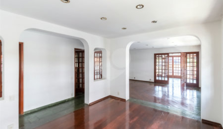 Sobrado à venda com 5 quartos, sendo 3 suítes,  em Alto da Boa Vista, São Paulo, SP