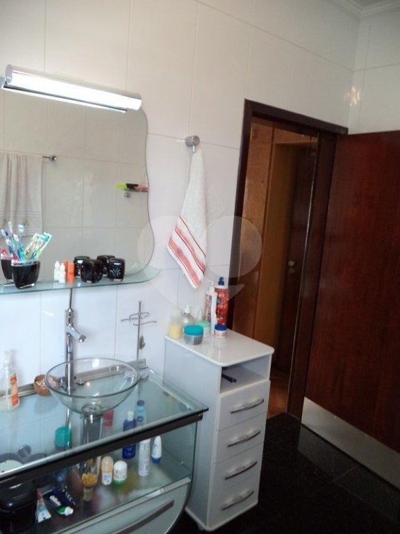 Sobrado à venda com 4 quartos, sendo 1 suíte,  em Parque Edu Chaves, São Paulo, SP