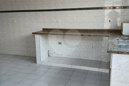 Sobrado à venda com 3 quartos, sendo 1 suíte, em Ressaca, Atibaia, SP