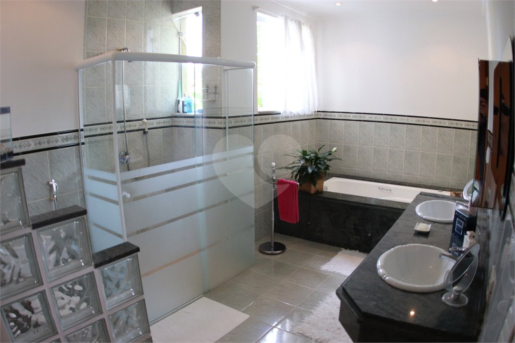 Casa à venda ou para alugar com 3 suítes em Vila Petrópolis, Atibaia, SP