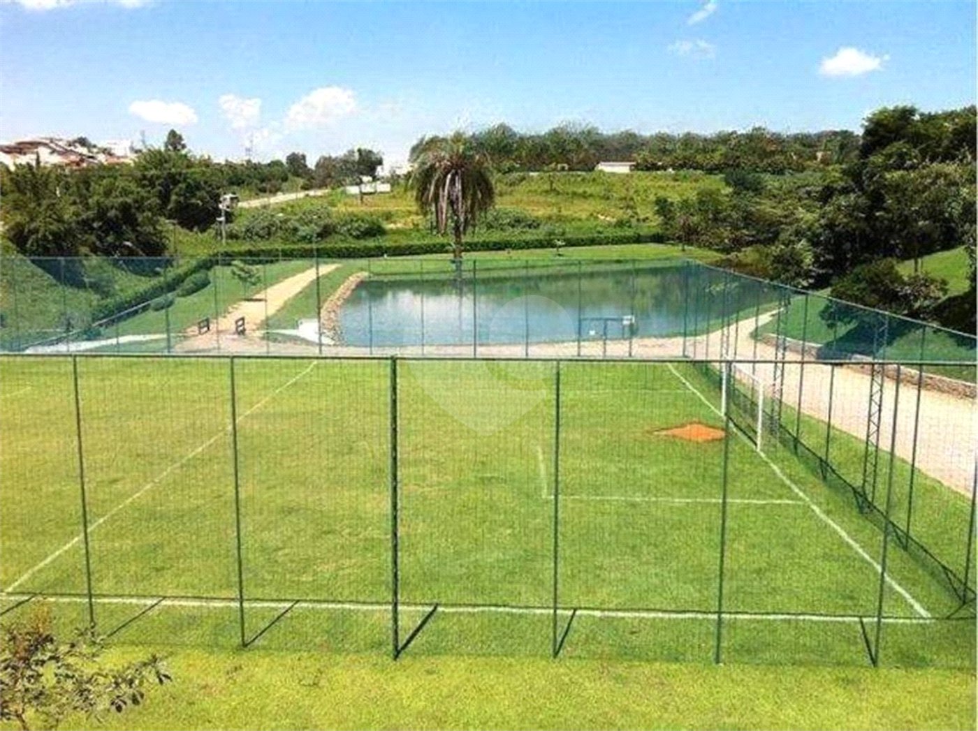 Casa à venda com 3 quartos, sendo 1 suíte, no condomínio Residencial Delle Stelle, Louveira - SP