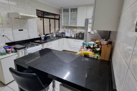 Casa à venda com 3 quartos, sendo 1 suíte, no condomínio Res Azaléias, São Paulo - SP
