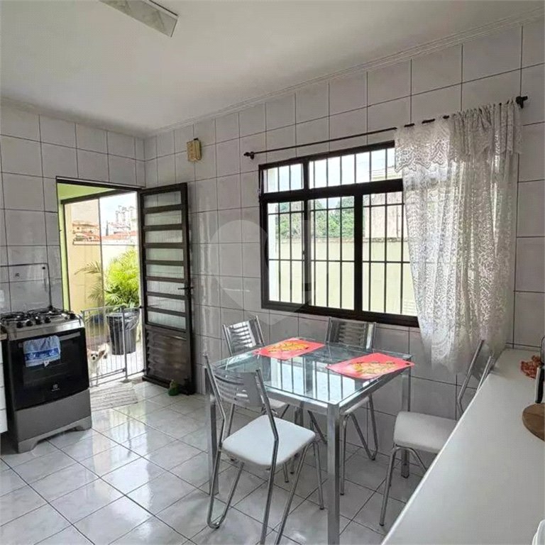 Sobrado à venda com 3 quartos, sendo 1 suíte, em Parque Maria Domitila, São Paulo, SP
