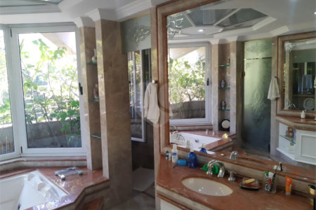 Casa à venda com 5 suítes em Jardim Leonor, São Paulo, SP
