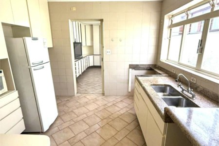 Sobrado à venda com 5 quartos, sendo 3 suítes,  em Jardim Leonor, São Paulo, SP