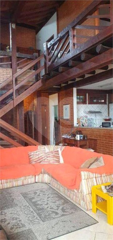 Casa à venda com 3 quartos, sendo 1 suíte, no condomínio Terras de São Francisco, Vinhedo - SP