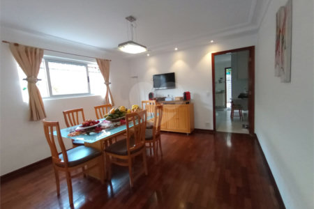 Sobrado à venda com 4 quartos, sendo 1 suíte,  em Jardim Prudência, São Paulo, SP