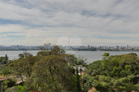 Casa à venda com 3 quartos, sendo 1 suíte, em Guarapiranga, São Paulo, SP