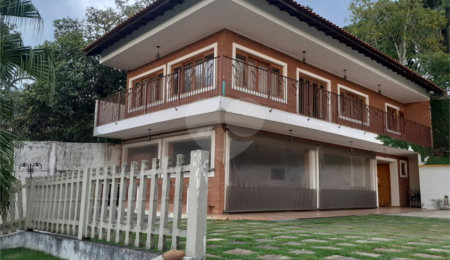 Casa à venda com 8 quartos, sendo 2 suítes,  em Serra da Cantareira, Mairiporã, SP