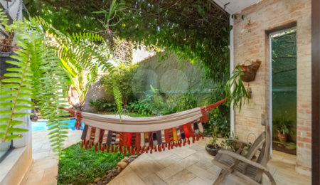 Casa de Vila à venda com 4 quartos, sendo 2 suítes,  em Alto da Boa Vista, São Paulo, SP