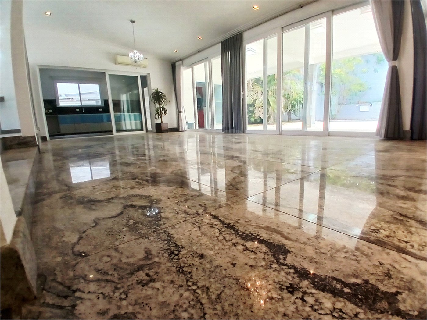 Casa Térrea à venda com 3 suítes em Anchieta, São Bernardo do Campo, SP