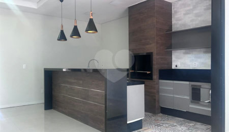 Casa à venda com 3 quartos, sendo 1 suíte,  no condomínio Jardim Guarujá, Salto - SP