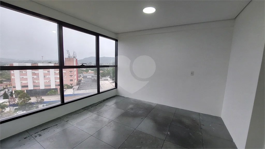 Sala Comercial com Vista para Pedra Grande - Ed. Carraro Tower