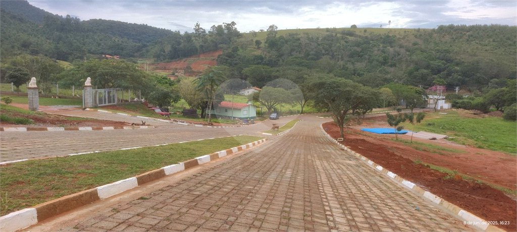 Terrenos de 300 metros em condomínio fechado e prontos para construir na região de Atibaia