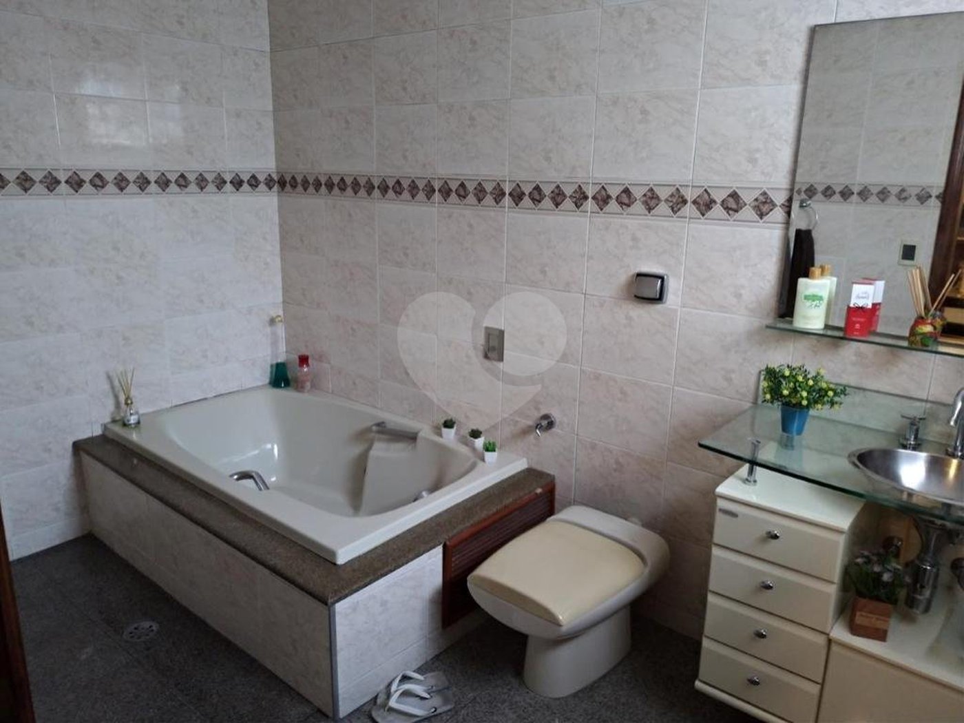 Sobrado à venda com 2 quartos, sendo 1 suíte, em Santa Teresinha, São Paulo, SP