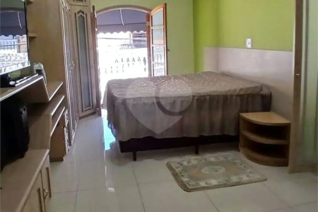 Sobrado à venda com 4 quartos, sendo 2 suítes, em Vila Santa Maria, São Paulo, SP