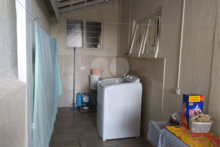 Casa à venda com 4 quartos, sendo 2 suítes, em Jardim Caparelli (mailasqui), São Roque, SP