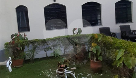 Casa à venda ou para alugar com 5 quartos, sendo 1 suíte, no Centro, Bom Jesus dos Perdões, SP