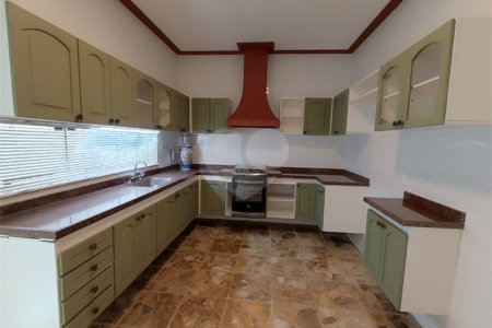Casa para alugar com 4 quartos, sendo 1 suíte, no Centro, Itapetininga, SP
