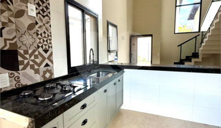Casa à venda ou para alugar com 3 quartos, sendo 1 suíte,  no condomínio Residencial Marchant Buarque, Atibaia - SP