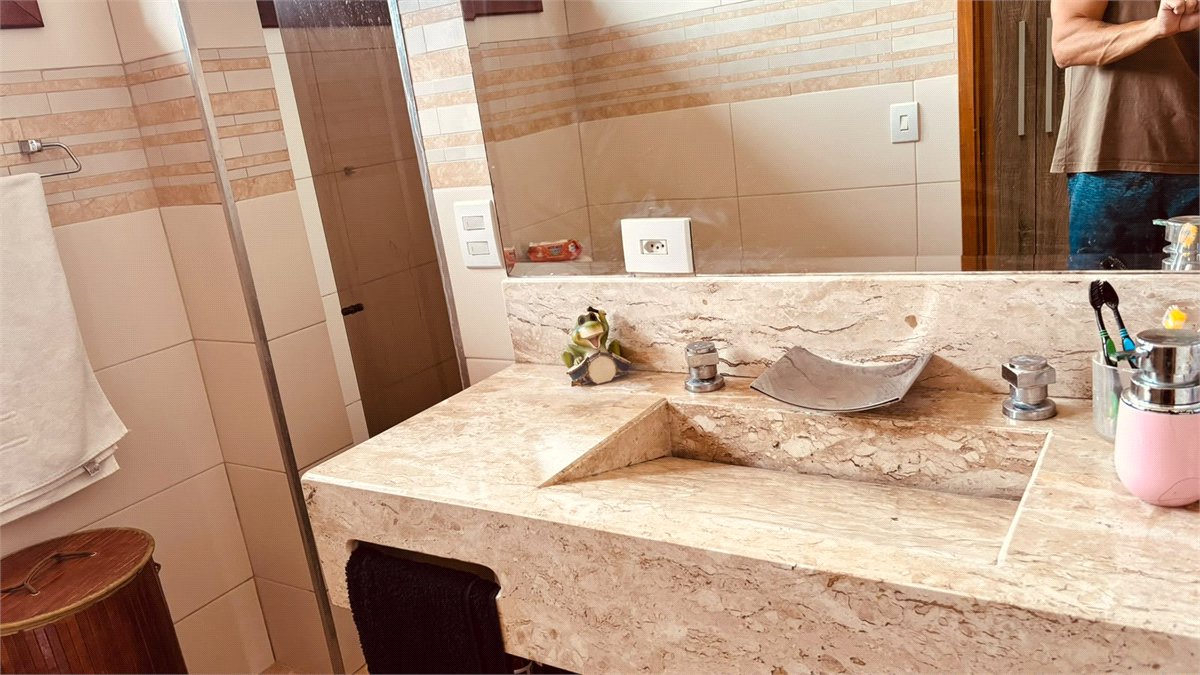 Sobrado à venda com 3 quartos, sendo 1 suíte, em Chácara Recanto Verde, Cotia, SP