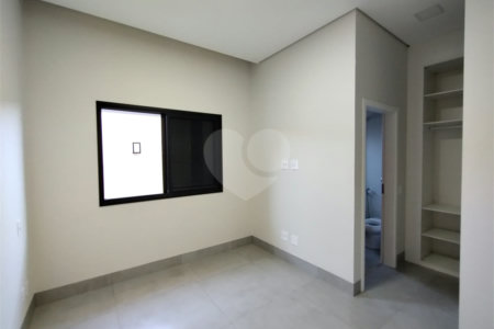 Casa à venda com 3 suítes no condomínio Residencial Golden Ville, Itapetininga - SP