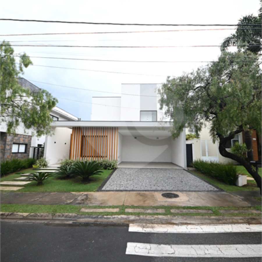 Indaiatuba - SP - Condomínio Helvetia Park - 490 m² Terreno - Sobrado com 307 m² de Área Construída - Escritório com móveis planejados - Sala de estar e jantar ampla e integradas - Cozinha planejada completa, com eletrodomésticos (cooktop, forno, coifa, geladeira, microondas) - Lavanderia