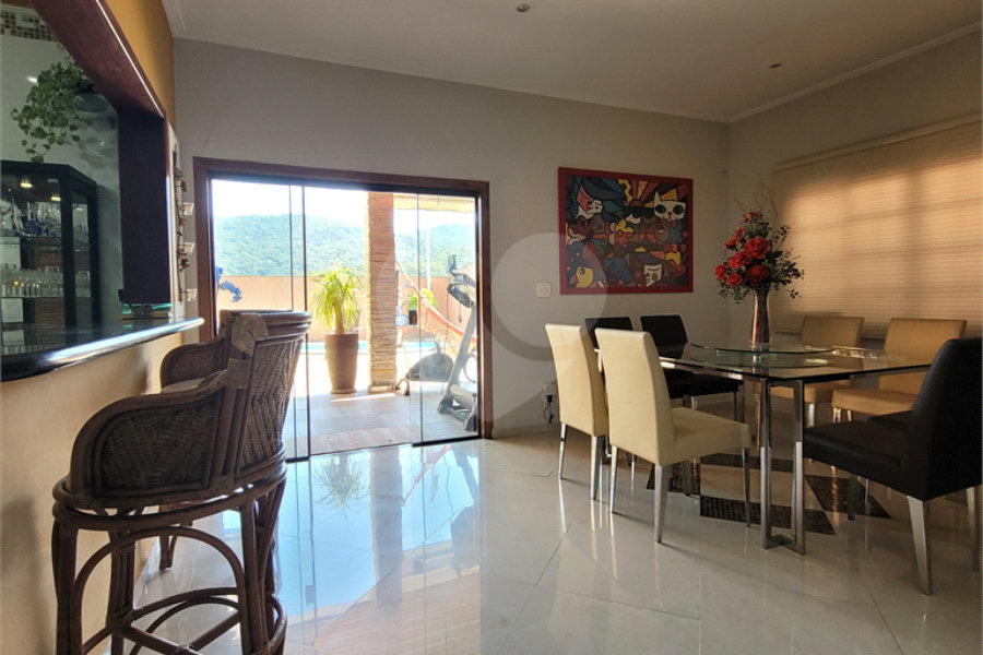 Sobrado à venda com 4 suítes em Rancho Grande, Mairiporã, SP