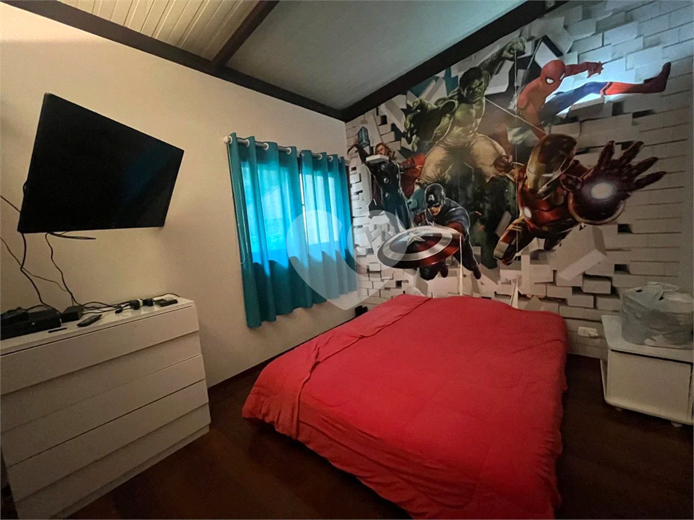 Casa à venda com 3 quartos, sendo 1 suíte, no condomínio Jardim da Montanha I, Mairiporã - SP