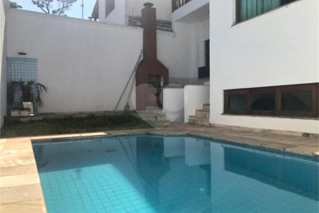 Casa à venda com 4 suítes no condomínio Vila das Emboabas, São Paulo - SP