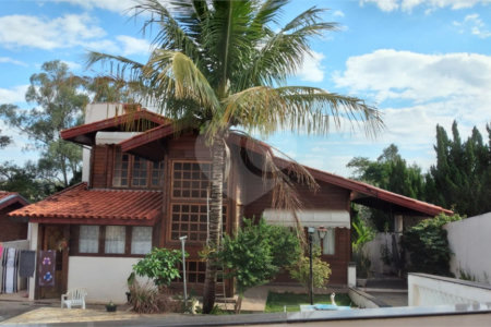 Sobrado à venda com 3 quartos, sendo 1 suíte,  no Centro, Vinhedo, SP