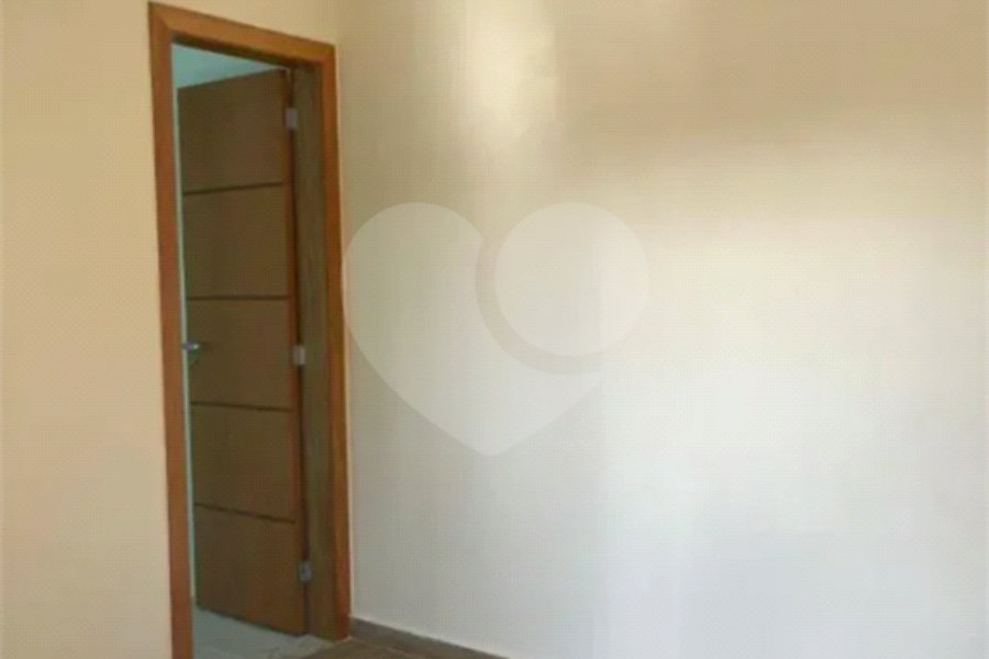 Sobrado à venda ou para alugar com 3 suítes em Vila Pedra Branca, São Paulo, SP