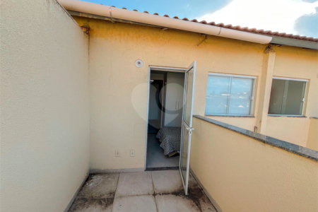 Casa à venda com 4 quartos, sendo 1 suíte, no condomínio Imperial Santa Cruz, Rio de Janeiro - RJ