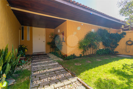 Casa à venda com 3 quartos, sendo 2 suítes, em Interlagos, São Paulo, SP