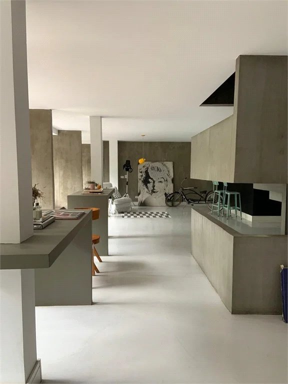 Sobrado à venda com 6 quartos, sendo 4 suítes, em Fazenda Morumbi, São Paulo, SP
