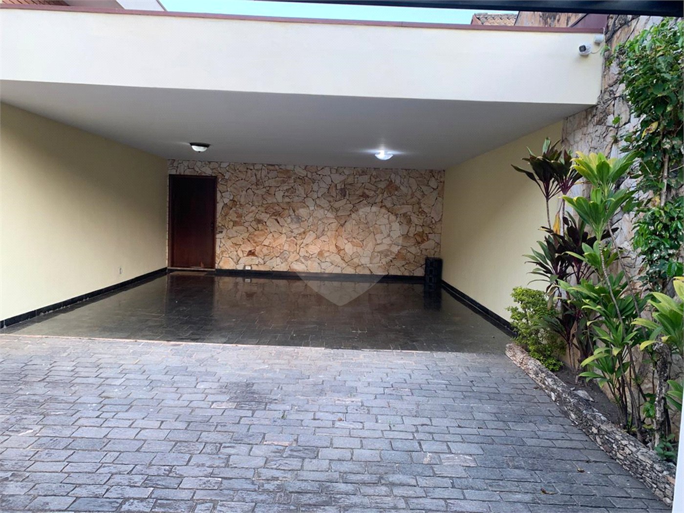 Casa à venda com 4 quartos, sendo 2 suítes, em Vila São Francisco, São Paulo, SP