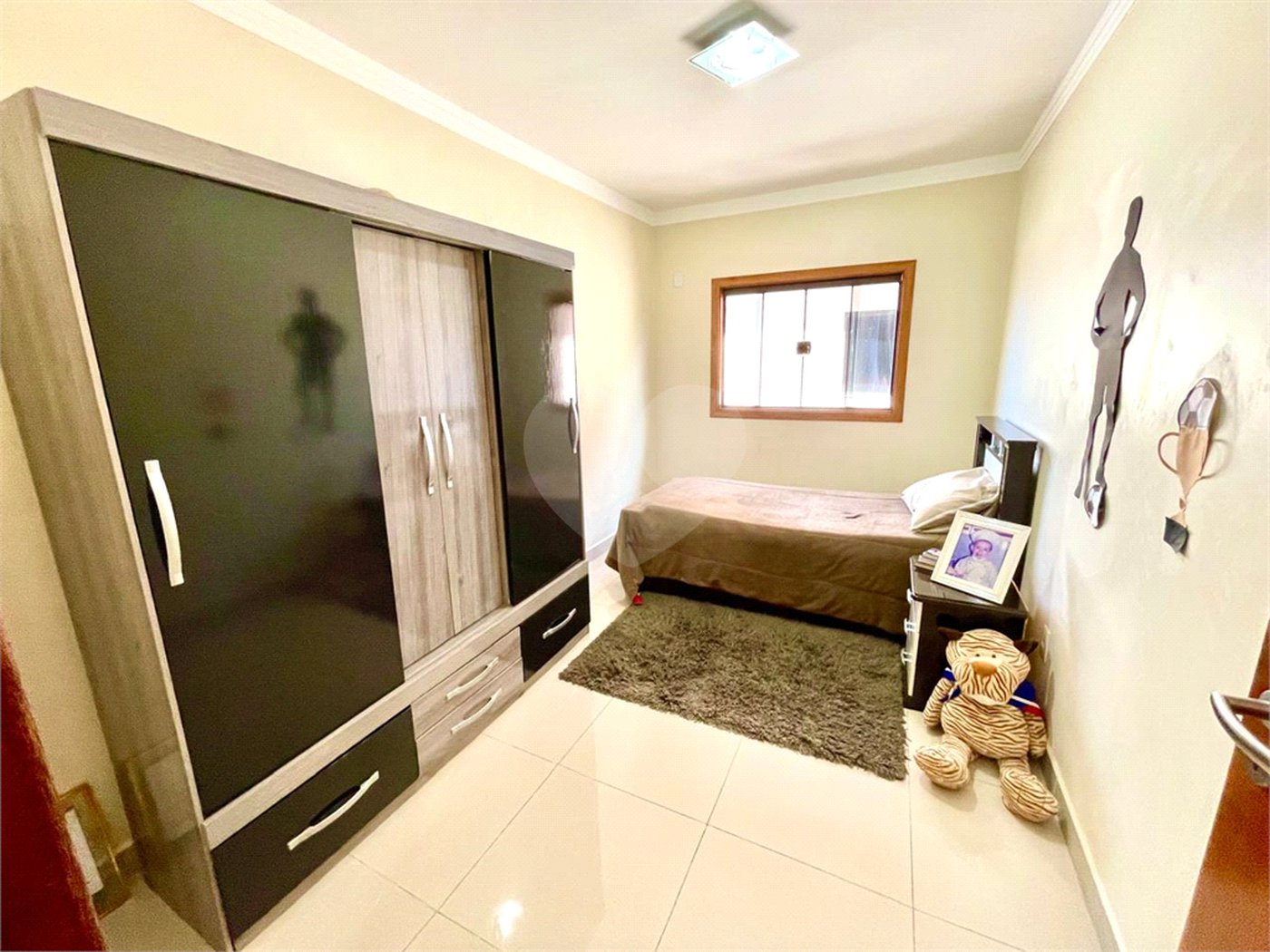 Sobrado à venda com 4 quartos, sendo 1 suíte, em Jardim Santa Bárbara, Sorocaba, SP
