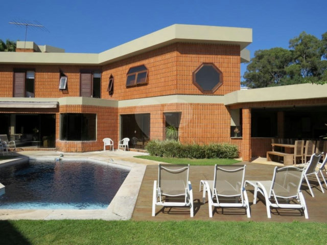 Casa de Vila à venda com 5 quartos, sendo 3 suítes,  em Morumbi, São Paulo, SP