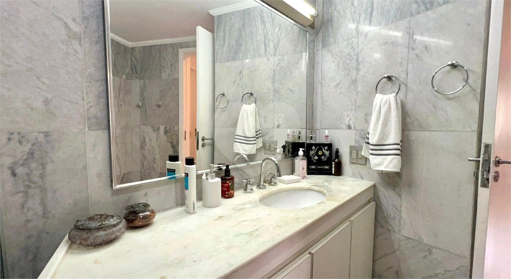 Apartamento à venda com 3 quartos, sendo 1 suíte, em Jardim Paulistano, São Paulo, SP