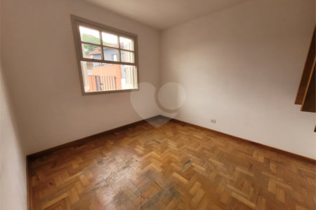 Sobrado à venda com 2 quartos em Jardim Mangalot, São Paulo, SP