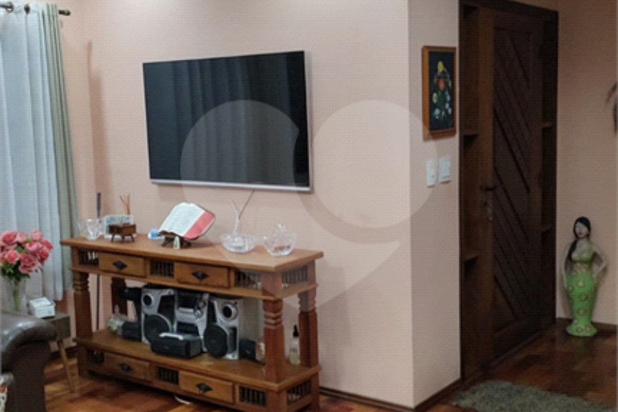 Casa à venda com 4 quartos, sendo 1 suíte, no condomínio Parque Suiça, Caieiras - SP