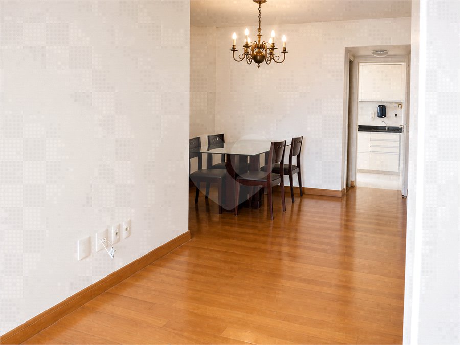 Apartamento à venda com 3 quartos, sendo 1 suíte, em Jardim das Acácias, São Paulo, SP