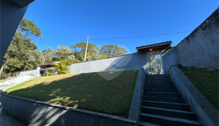 Casa à venda ou para alugar com 4 quartos, sendo 1 suíte,  no condomínio Alpes da Cantareira, Mairiporã - SP