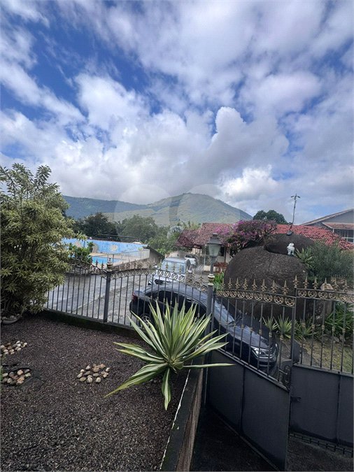 Casa à venda com 5 quartos, sendo 1 suíte, no condomínio Pedra Bonita, Rio de Janeiro - RJ