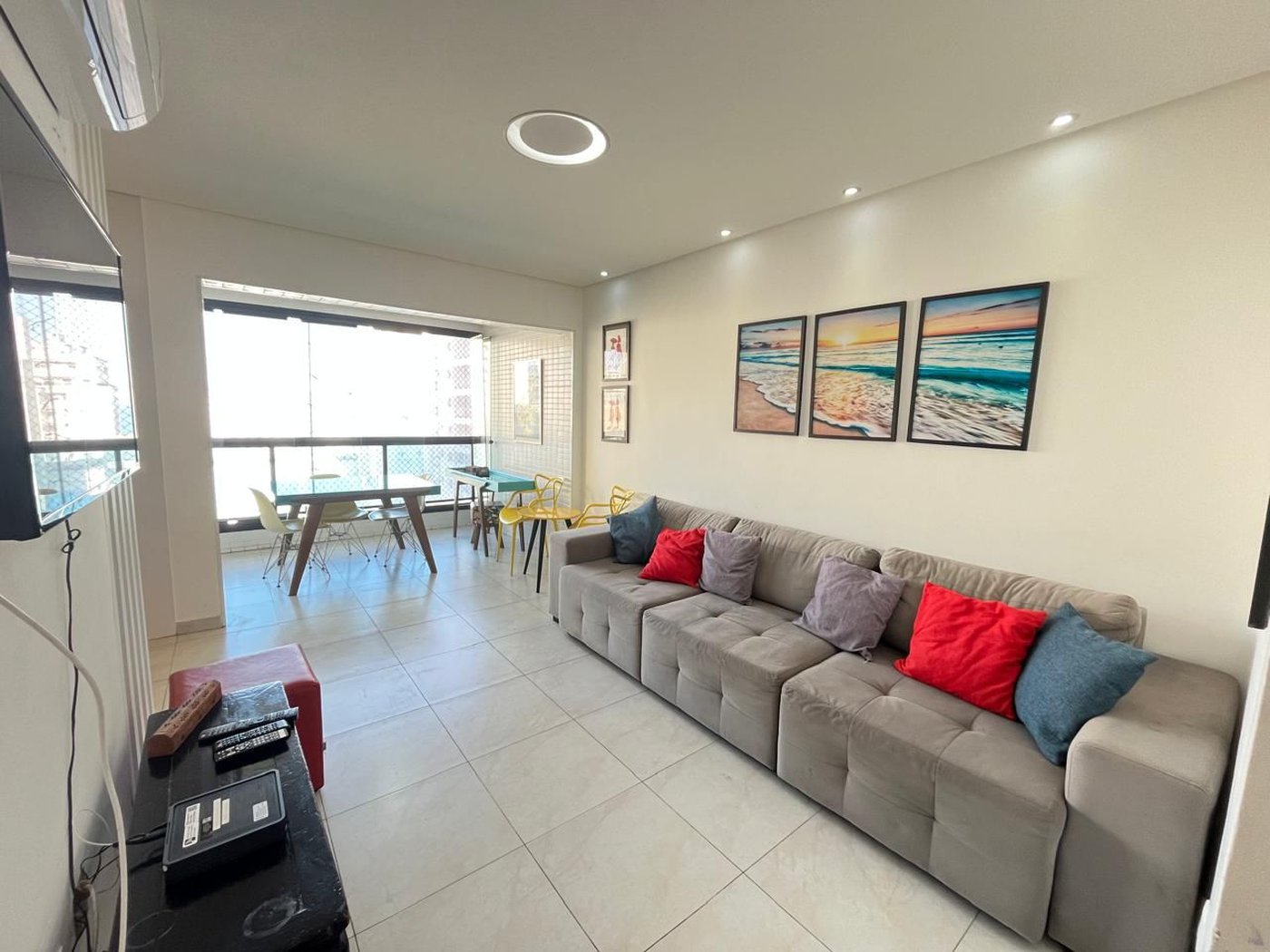 Oportunidade em Pitangueiras! Apartamento de 2 Dormitórios a Poucos Passos da Praia
