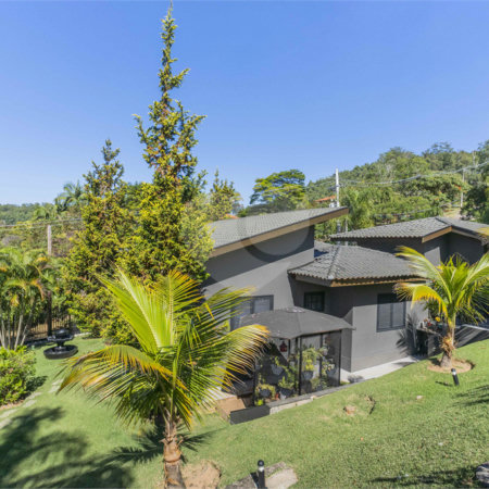 Casa à venda com 5 suítes no condomínio Vale da Santa Fé, Vinhedo - SP