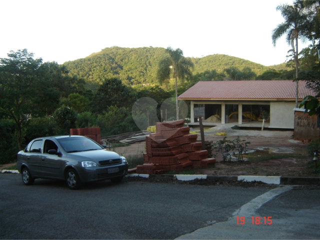 Casa à venda com 3 quartos, sendo 4 suítes,  no condomínio Sausalito, Mairiporã - SP
