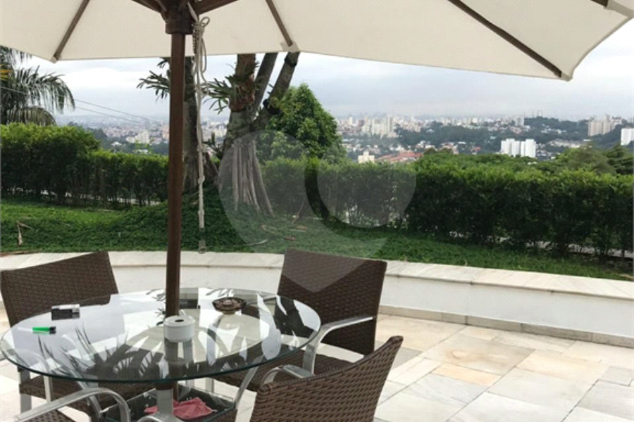 Casa à venda com 4 quartos, sendo 8 suítes, no condomínio Residencial Jd. Ibiratiba, São Paulo - SP