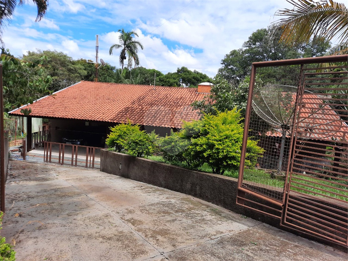 Chácara à venda com 4 quartos, sendo 1 suíte,  em Chácaras Polozzi, Louveira, SP