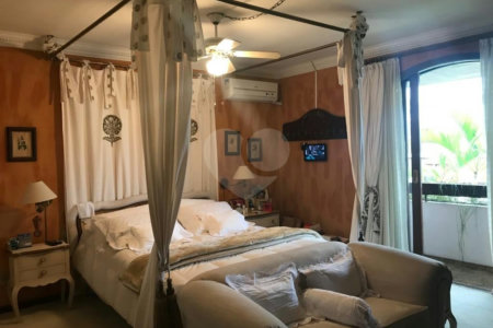 Casa à venda com 5 quartos, sendo 2 suítes,  em Jardim Everest, São Paulo, SP
